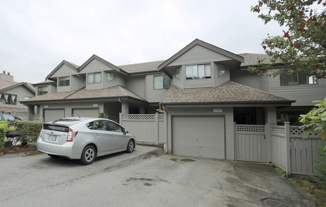 2100-2104 Panorama Dr