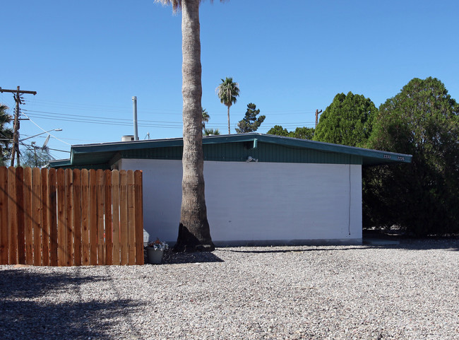 2233-2235 N Catalina Ave in Tucson, AZ - Foto de edificio - Building Photo