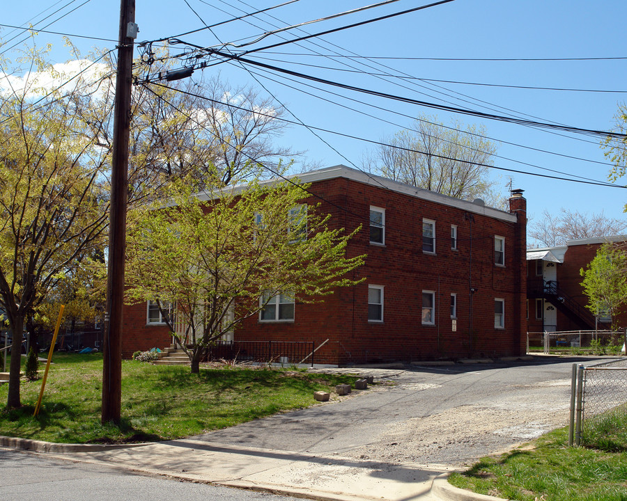 7800 Kennewick Ave in Takoma Park, MD - Building Photo