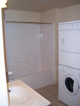 1014 Oxford Ave, Unit 1014.5 Oxford - 4 bedroom in Eau Claire, WI - Building Photo - Building Photo