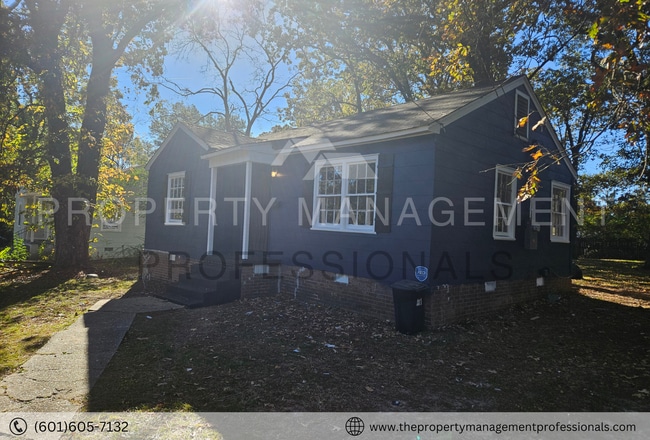 1025 Combs St in Jackson, MS - Building Photo - Building Photo