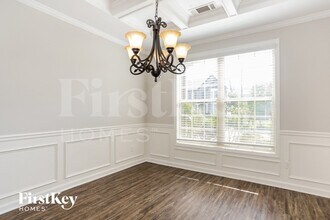 6252 Stonelake Dr SW in Atlanta, GA - Foto de edificio - Building Photo