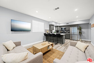 1126 Magnolia Ave in Los Angeles, CA - Building Photo - Building Photo
