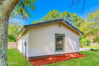 8162 Cayuga Trail W in Jacksonville, FL - Building Photo - Building Photo