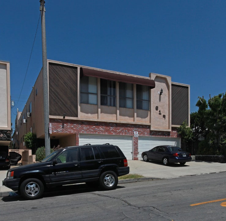 619 E Providencia Ave in Burbank, CA - Foto de edificio
