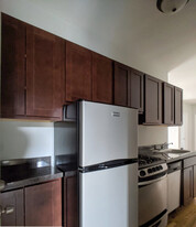 949 W Cornelia Ave, Unit 949-1D in Chicago, IL - Building Photo - Building Photo