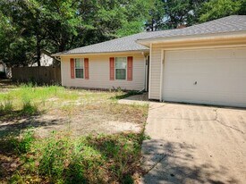 223 Runnymeade Dr in Crestview, FL - Building Photo