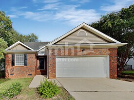 6 Saddlemount Ln in Simpsonville, SC - Building Photo