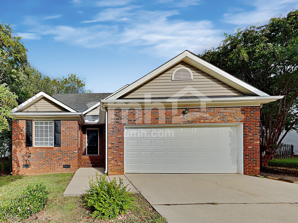 6 Saddlemount Ln in Simpsonville, SC - Building Photo