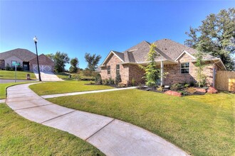 2201 Hermoso Way in Edmond, OK - Building Photo - Building Photo