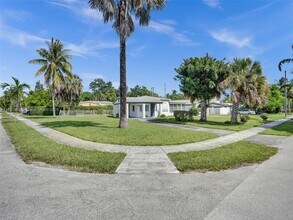 17791 NE 13th Ave in North Miami Beach, FL - Building Photo - Building Photo