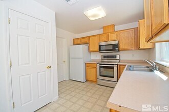 670 Starlite Dr in Fernley, NV - Building Photo - Building Photo