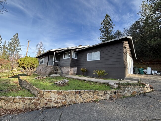 3185 Washington St in Placerville, CA - Foto de edificio - Building Photo