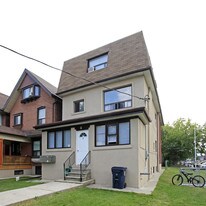 9 Harvard Ave in Toronto, ON - Building Photo