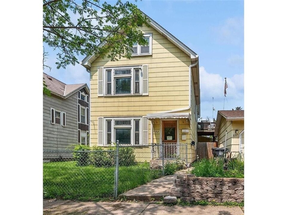 657 Plum St in St. Paul, MN - Building Photo