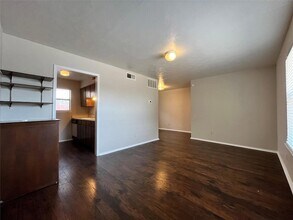 2526 W Prairie St, Unit 103 in Denton, TX - Building Photo - Building Photo