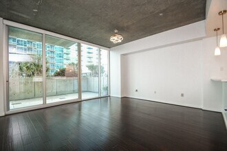 5925 Almeda Rd in Houston, TX - Building Photo - Building Photo