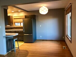 703 SE 70th Ave, Unit 703 in Portland, OR - Building Photo - Building Photo