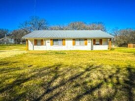 617 County Rd 805A in Cleburne, TX - Building Photo