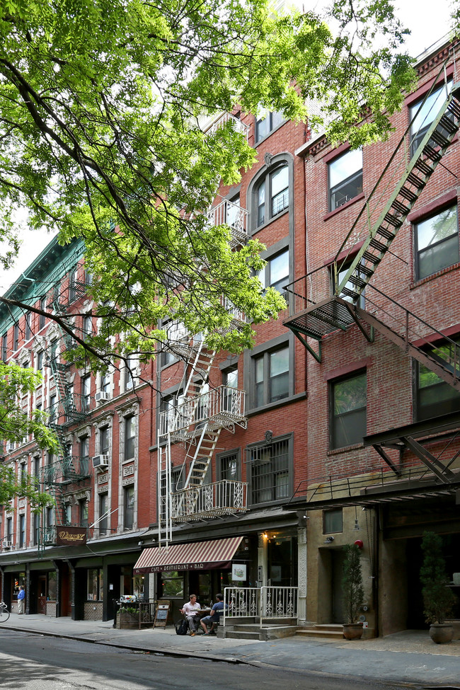 196 Elizabeth St in New York, NY - Foto de edificio - Building Photo