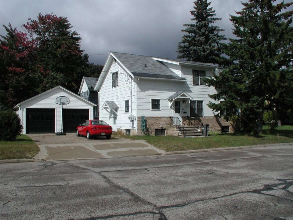 134 E Anderson St in Rhinelander, WI - Building Photo