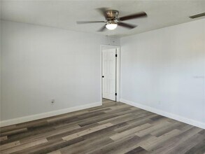 1215 Tulipwood Dr in Seffner, FL - Building Photo - Building Photo