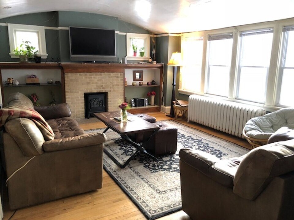 3372 N Downer Ave in Milwaukee, WI - Building Photo