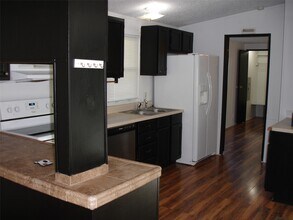 4225 Wells Dr in Pearland, TX - Building Photo - Building Photo