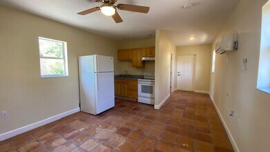 1107 Colleton Dr in Sarasota, FL - Building Photo - Building Photo