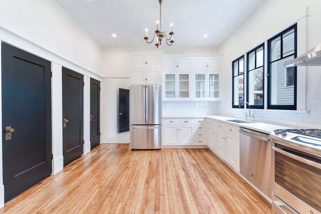 property at 731 E Linden Ave