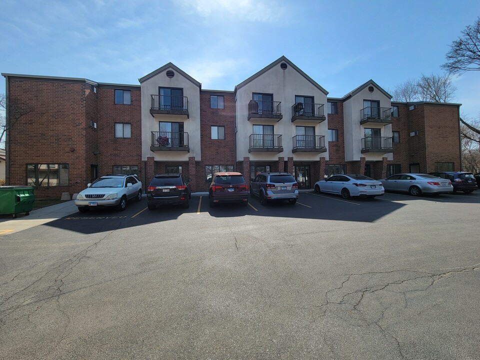 215 E Park Ave in Libertyville, IL - Building Photo