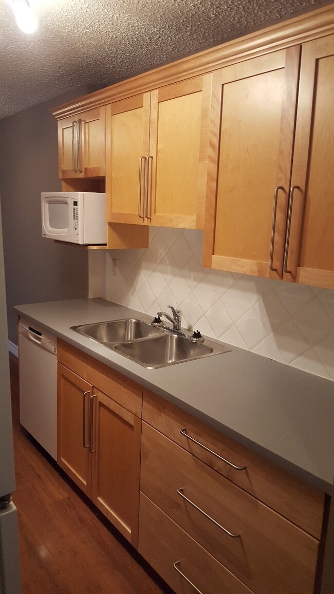 property at 635-634 4 Ave NE