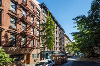 137 Sullivan St in New York, NY - Building Photo - Primary Photo