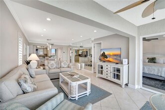 271 Southbay Dr in Naples, FL - Building Photo - Building Photo