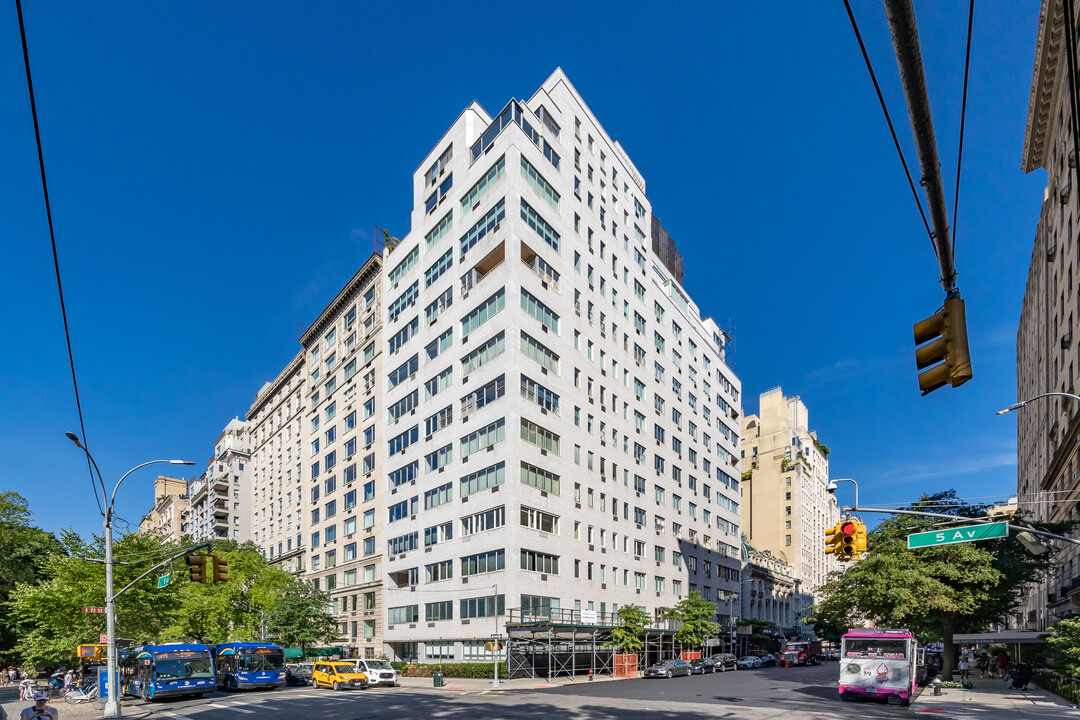 910 5th Ave in New York, NY - Building Photo