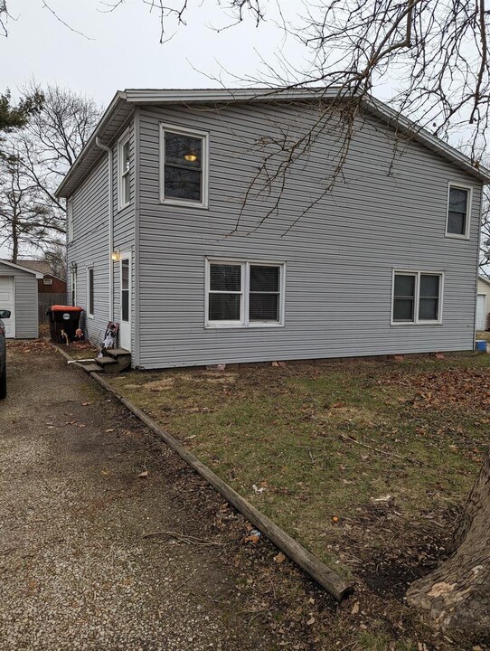 206 Green St in Savoy, IL - Building Photo