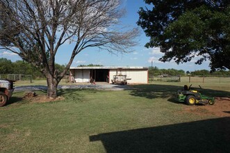 2065 Peterson Rd S in Iowa Park, TX - Building Photo - Building Photo