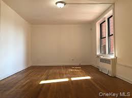 87-20 175th St in Queens, NY - Building Photo - Building Photo