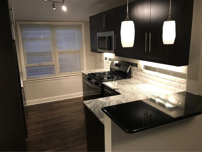 3806 S Brust Ave, Unit Bay View 3B Close To Lake in Milwaukee, WI - Foto de edificio - Building Photo