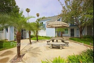 410 S Freeman St in Oceanside, CA - Building Photo