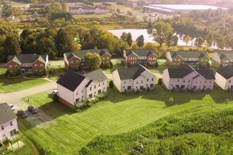 Edgewood Manor in Hunker, PA - Foto de edificio - Building Photo