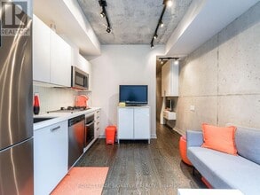 39-339 Brant St in Toronto, ON - Building Photo - Building Photo