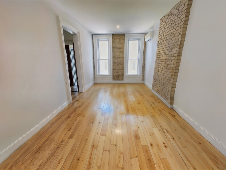 29 Moffat St in Brooklyn, NY - Building Photo
