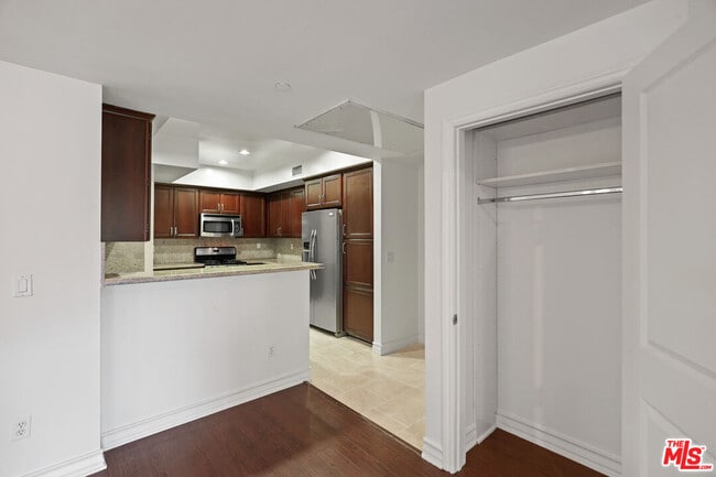 1212 McClellan Dr in Los Angeles, CA - Building Photo - Building Photo