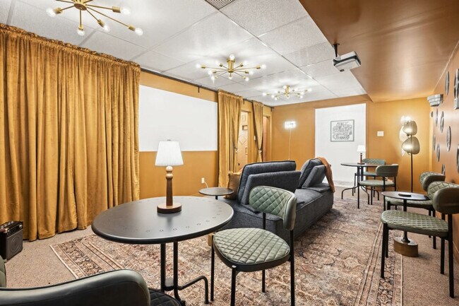 8441-8118 118 St NW in Edmonton, AB - Building Photo - Building Photo