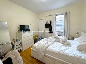 216 Freeman St, Unit 2 in Brookline, MA - Foto de edificio - Building Photo