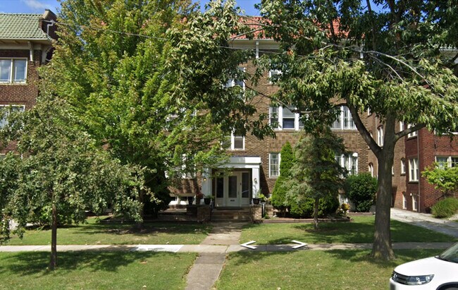 12962 Clifton Blvd in Lakewood, OH - Building Photo - Building Photo