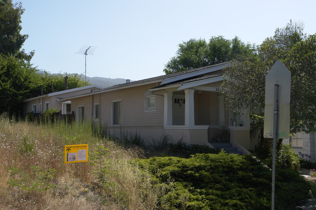 2546 Scenic Ave in Oakland, CA - Building Photo