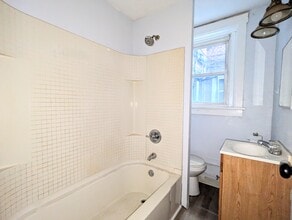 2116 Bedford Ave, Unit Rear in Pittsburgh, PA - Building Photo - Building Photo