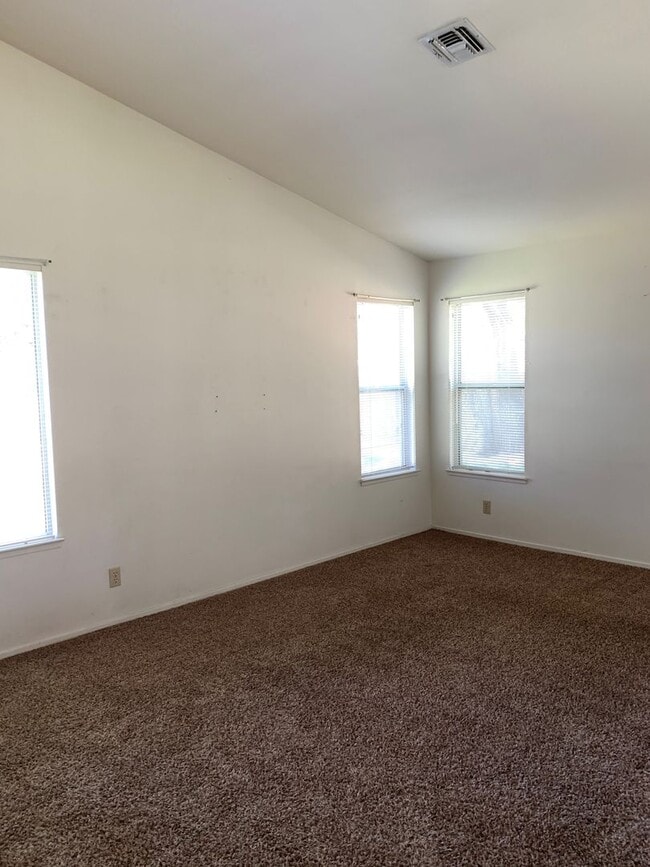 2325 Shoshone Dr in Bishop, CA - Building Photo - Building Photo